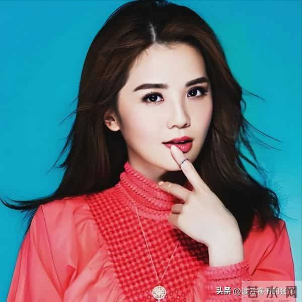 恭喜！香港知名女星蔡卓妍迎来新恋情，和小10岁健身教练正在热恋