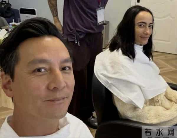 吴彦祖晒47岁老婆素颜合照，惊呆网友！男方曾称近10年没夫妻同房