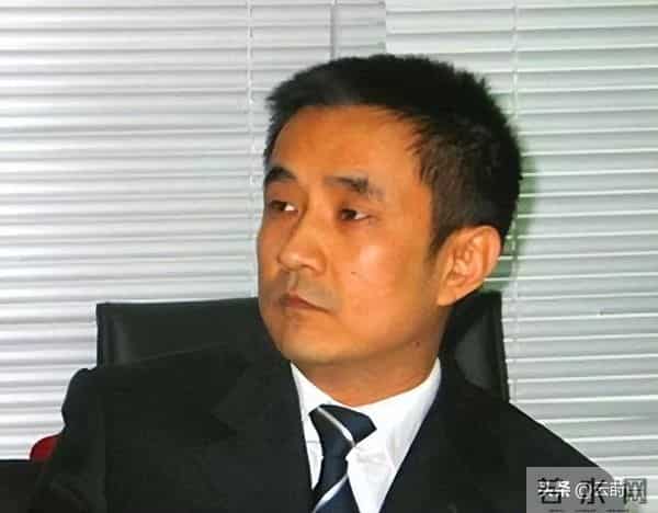 曾被张艺谋力捧，火后与富豪卷款61亿逃亡国外，现在的她过得如何