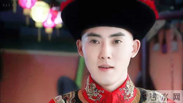 《暗河传》她俩相差1岁，却要演母女，男友也参演看起来老多了