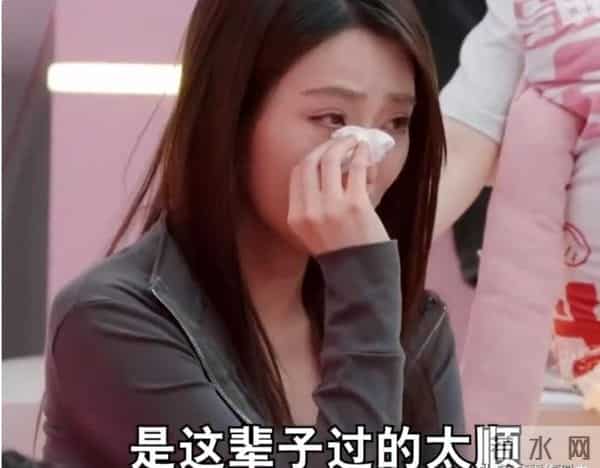 收手吧!63岁张凯丽穿“黑丝”现身不到72小时,恶心的事情发生了