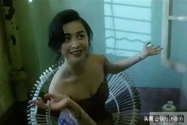 刘嘉玲上海被偶遇，59岁面容饱满身材佳，状态宛如三四十岁