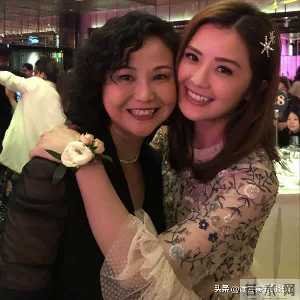 恭喜！香港知名女星蔡卓妍迎来新恋情，和小10岁健身教练正在热恋