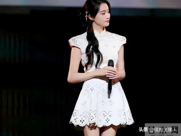 时隔分手传闻仅7月，关晓彤终于算是摆脱了“鹿晗女友”的身份