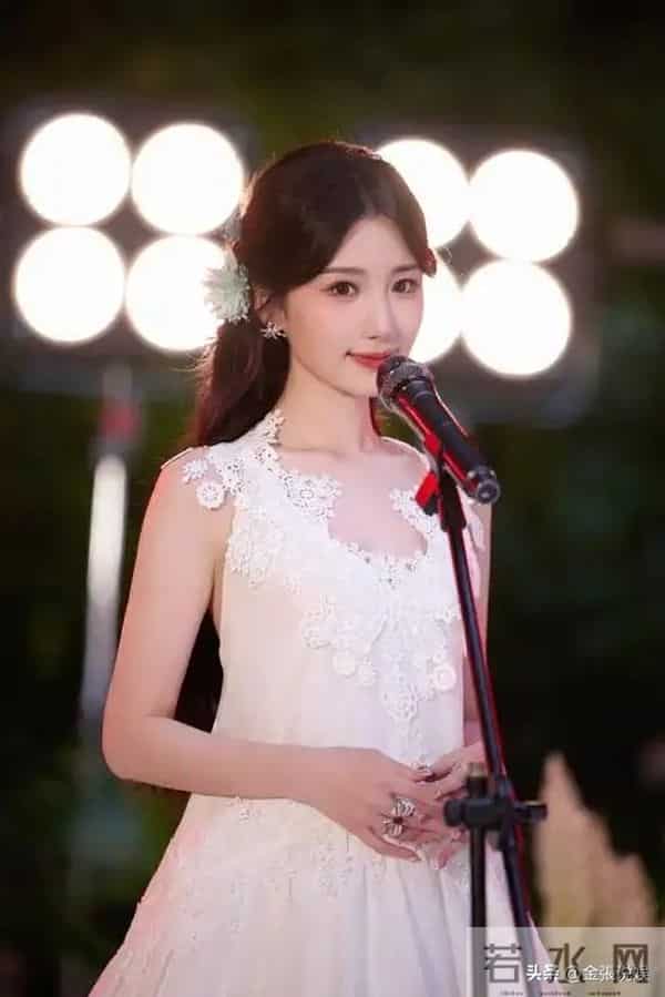 与陈晓闪婚领证传闻真相大白1个多月,毛晓彤近况曝出,并不意外