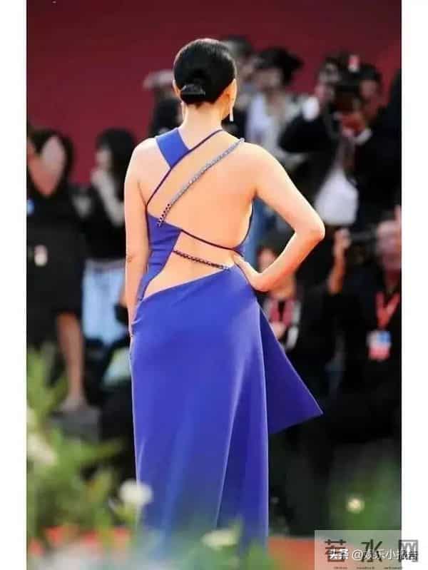 刘嘉玲上海被偶遇，59岁面容饱满身材佳，状态宛如三四十岁