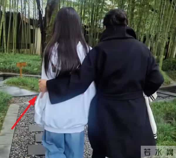 大S离世8个月，玥儿再现妈妈的经典动作，长发模样好漂亮