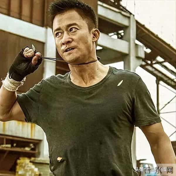 吴京深夜发文，短短4个字就让网友炸开了锅，担心的事还是发生了