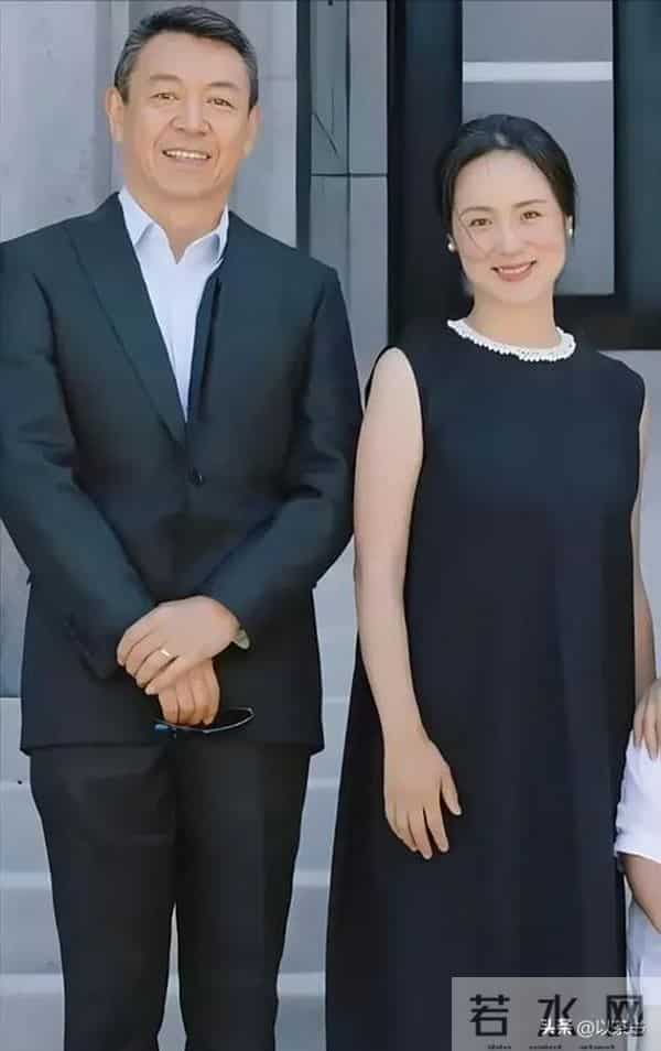 她是著名歌唱家，不惧流言嫁三婚前央视主持丈夫，三年生一儿一女