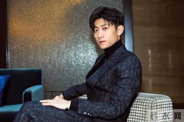 被“发腮”的张一山惊艳,33岁终于长开,网友:杨紫得避嫌了