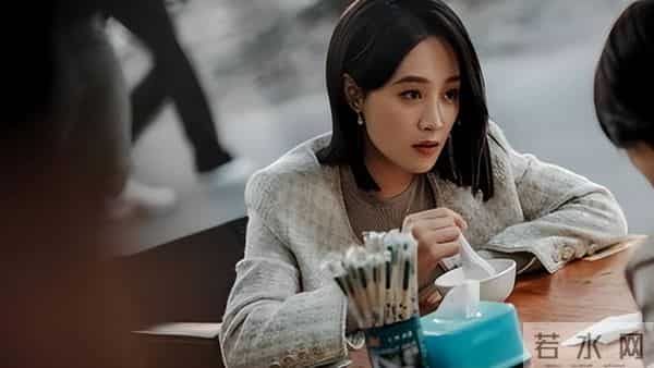 蓝盈莹新恋情曝光!深夜密会神秘男子共享蛋糕,网友称审美下滑