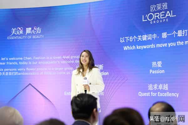 郑钦文空降第八届进博会,现场分享护肤秘诀:“防晒+保湿”