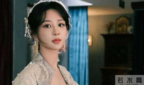 一场生日,戳穿了杨紫在演艺圈的地位,原来肖战一个字都没说错