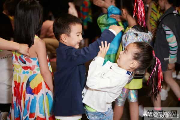 佟丽娅关悦争儿媳大战 两人拒不同框 佟大为被迫合影 董璇早选好女婿