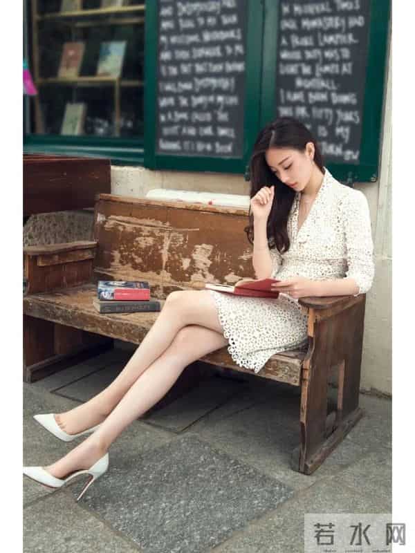 倪妮的“神级美腿”杀疯了！肤白腿直超吸睛，性感氛围感拉满！