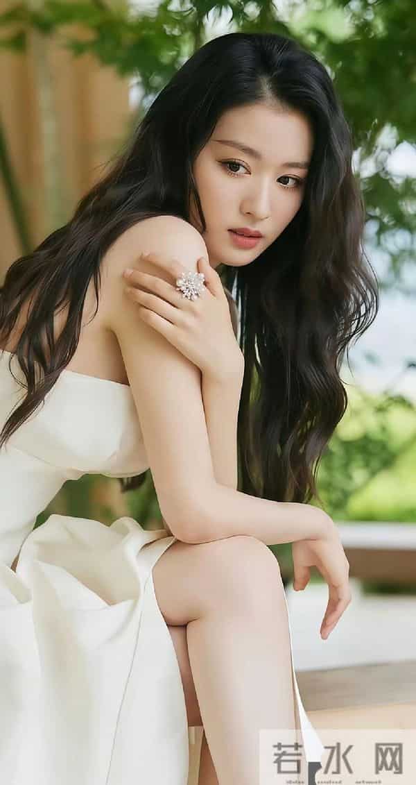 绝了!王楚然这组写真简直是视觉核弹,美炸全场!