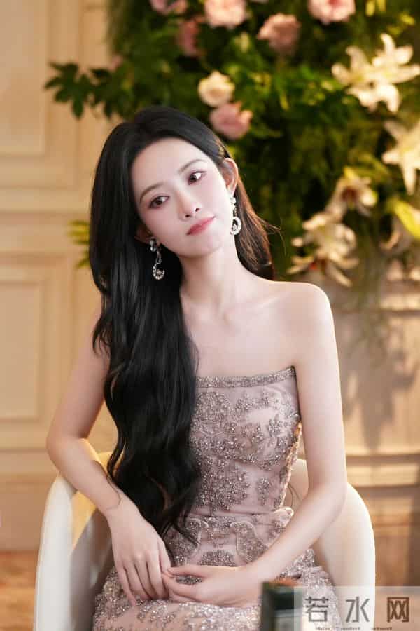 11.6娱乐瓜：杨紫 易烊千玺 李现 迪丽热巴 孟子义 罗云熙 丁禹兮 韩东君