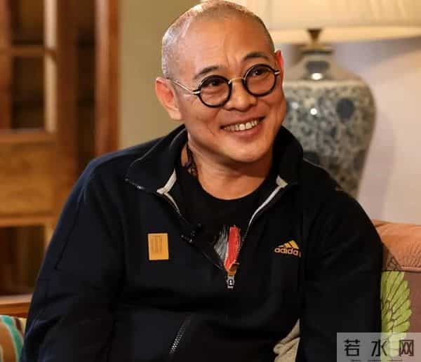 不敢认!看了61岁李连杰和63岁利智的合照,风光背后满是心酸