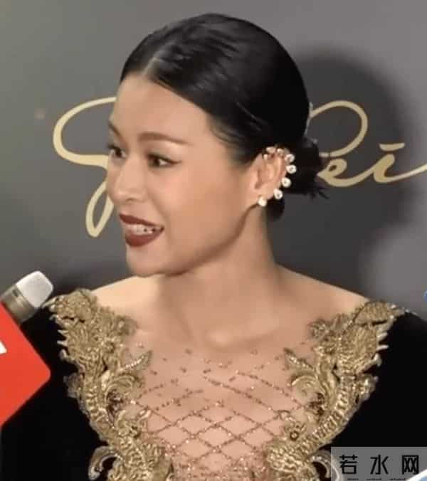 李乘德晒照为胡杏儿庆生 此前因独自去夜店引争议