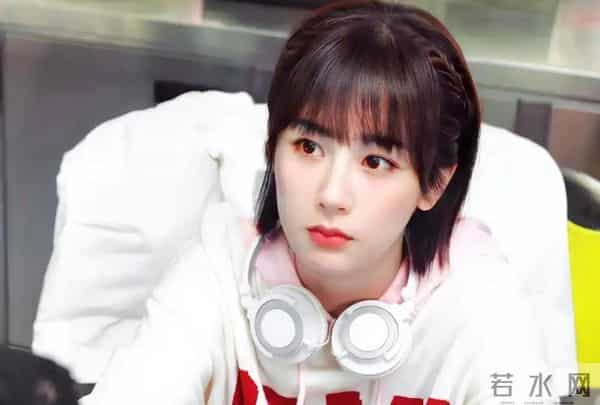 一场生日,戳穿了杨紫在演艺圈的地位,原来肖战一个字都没说错