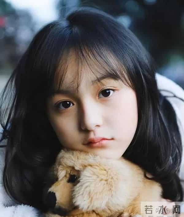 2岁出道年入百万,因长相甜美被禁止整容的刘楚恬,如今长成啥样