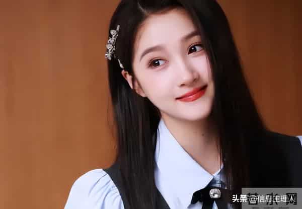 时隔分手传闻仅7月，关晓彤终于算是摆脱了“鹿晗女友”的身份