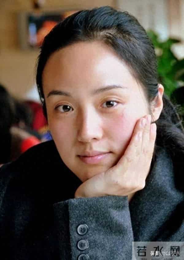 她是著名歌唱家，不惧流言嫁三婚前央视主持丈夫，三年生一儿一女