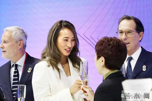 郑钦文空降第八届进博会,现场分享护肤秘诀:“防晒+保湿”