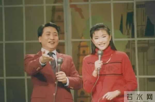 75岁姜昆和朋友聚餐，60岁洋徒弟大山也在，他状态好精气神十足