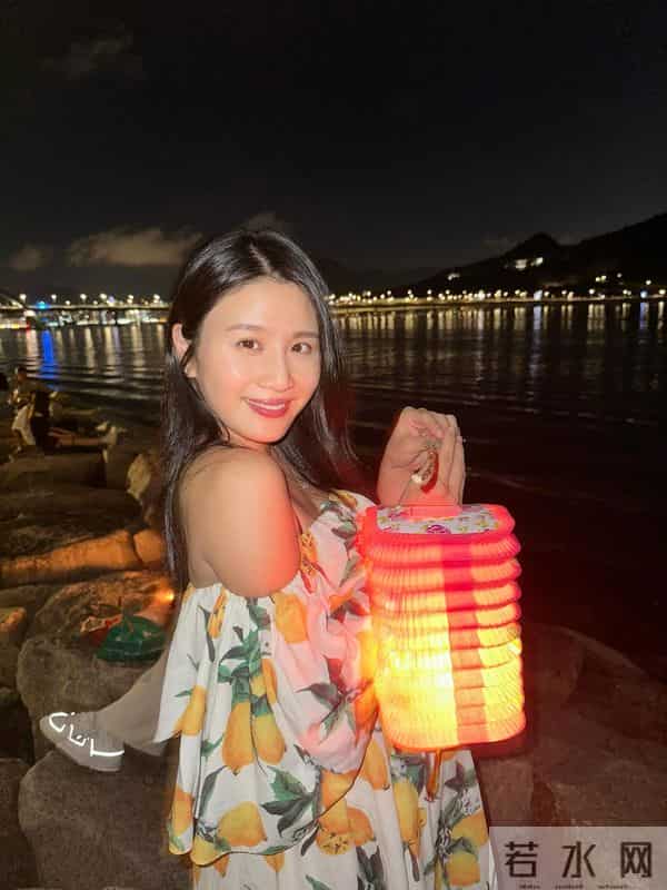 又一位前TVB女星平安诞下二胎女儿，公开全家福见证幸福时刻