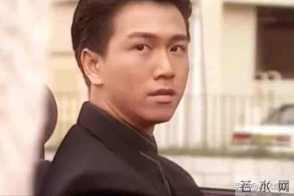 香港演员温兆伦的现状:61岁定居北京,依然帅气,10岁女儿很漂亮