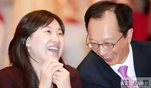 恩爱23年,73岁梁锦松逐渐变老,47岁伏明霞貌美如花