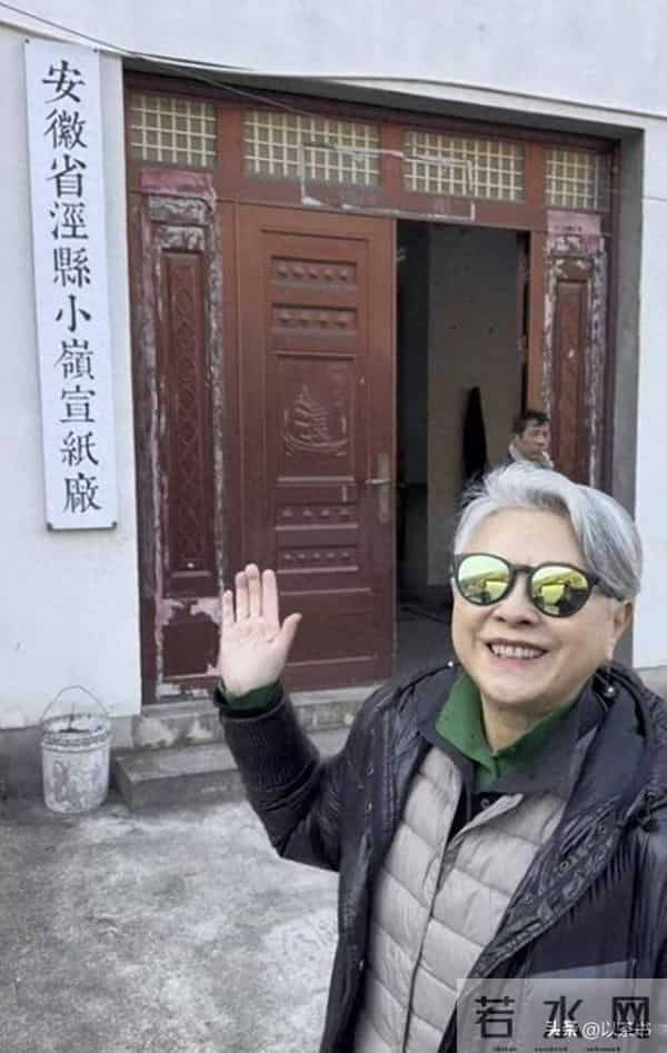 她曾力压王菲、惊艳春晚,却因投资失败成穷光蛋,如今老到认不出