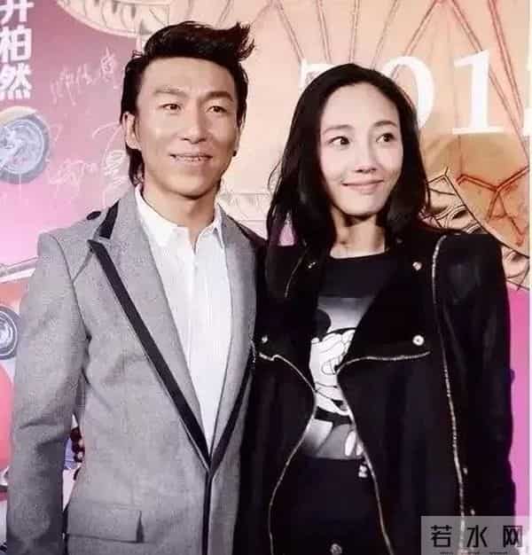 白百何带两个儿子现身!17岁大儿子长得像前夫陈羽凡,二儿子5岁