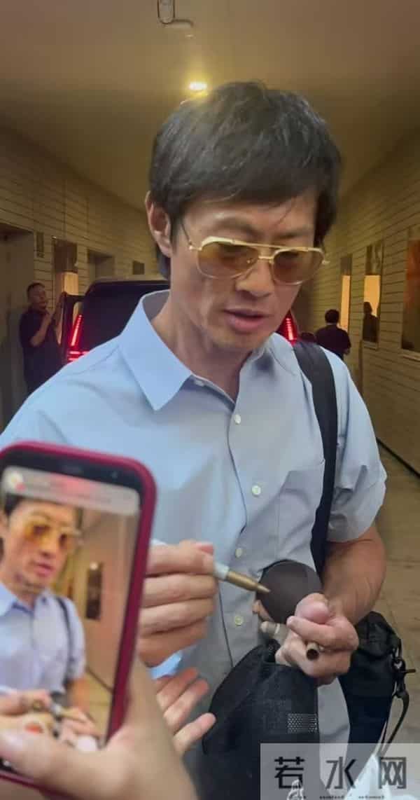 TVB前型佬男星被指断崖式暴瘦！脸颊凹陷现老态，自曝是压力太大