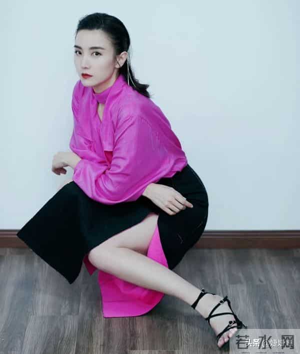 有种“夺命的刀”,叫宋佳的腰;有种“夺人的魂”,叫宋佳的臀