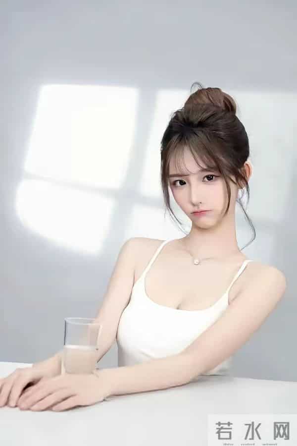 张雅倩，白色吊带写真，诱惑到我了