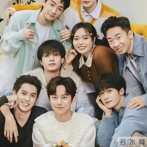 主持人何炅澄清衰老焦虑：我眼神好得很！