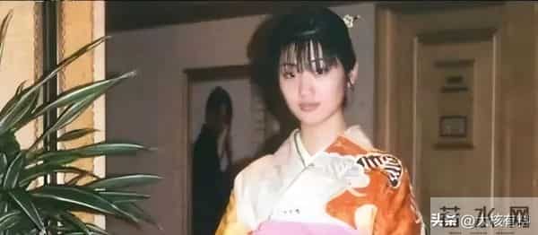 日本性感女王坛蜜:身材火辣拍全裸写真,用大尺度私照为自己拉票