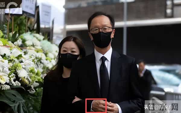 恩爱23年,73岁梁锦松逐渐变老,47岁伏明霞貌美如花