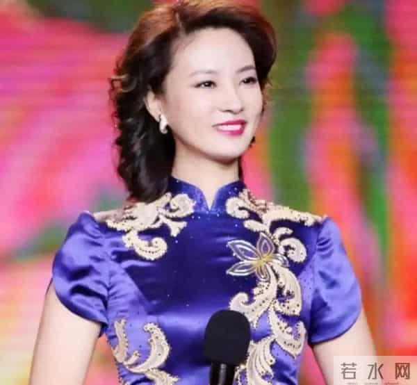 前央视主持刘芳菲现状,俩富豪前任全都判死刑,如今她满眼空洞