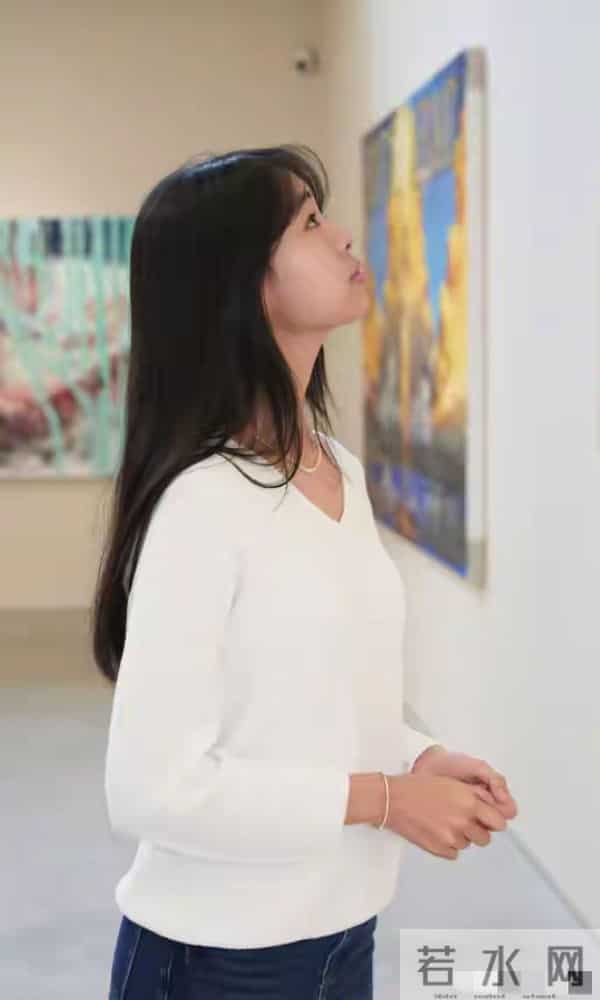 佟大为妻女看展 17岁大女儿身高近180 发育惊人 长得像爸爸 妈妈最美