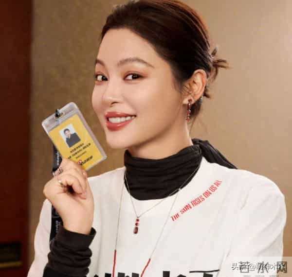 郝蕾风波升级!被扒曾参演《狂野时代》闹掰,辛芷蕾发声打脸她