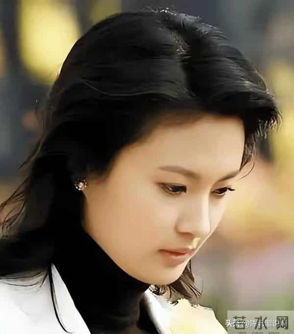 “央视最惨女主持”，俩富豪前任全判死刑？生图脸僵的她近况如何