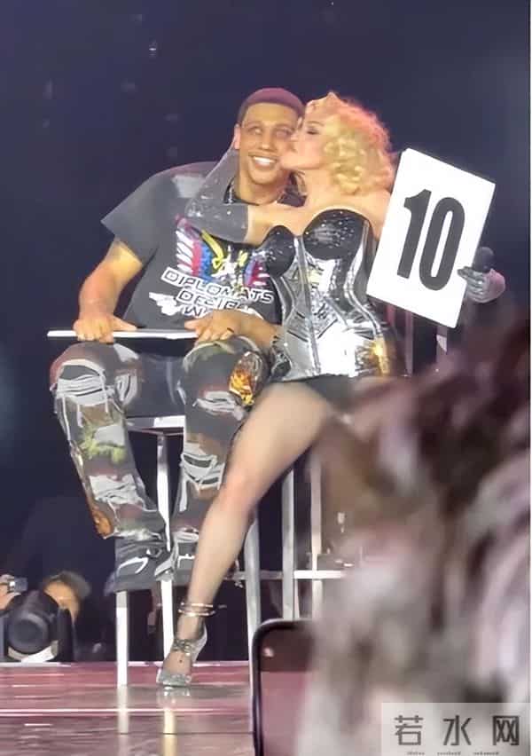 拒绝优雅退场,67岁麦当娜疯狂重启人生,跨龄恋只是冰山一角