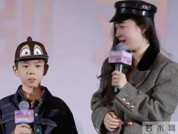霍思燕和儿子出席活动,嗯哼凸嘴龅牙变化大,网友称是腺样体面容