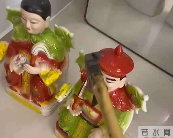 2年前,那个砸神像、睡坟场“八字命硬”的网红,如今怎么样了?