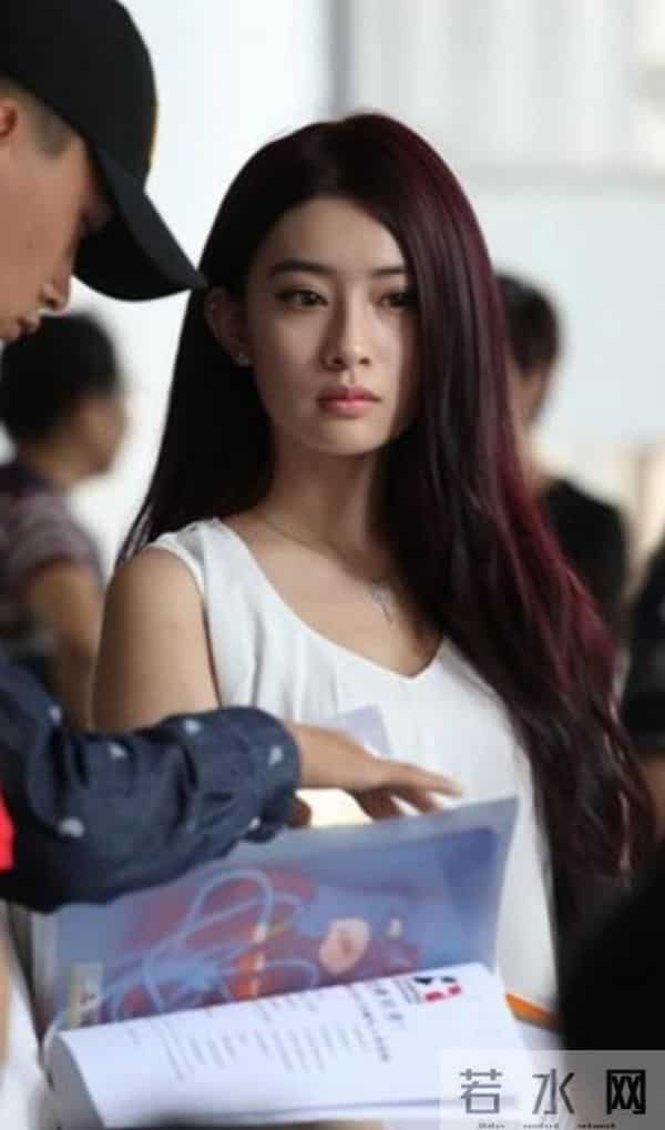 孟子义大学时期老照片， 开学第一天报到上了新闻头条！