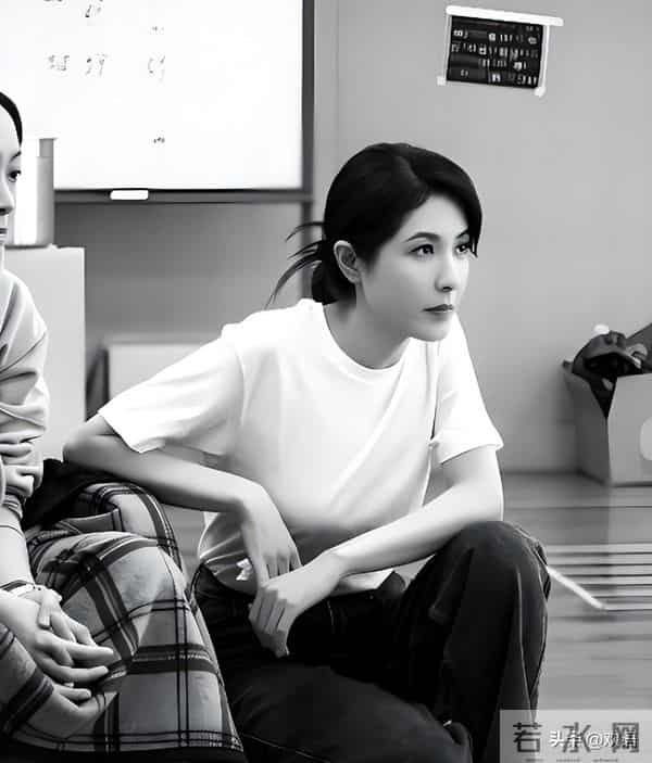 靠美貌征服无数男人,却出道至今零绯闻,49岁回老家种地素颜出镜