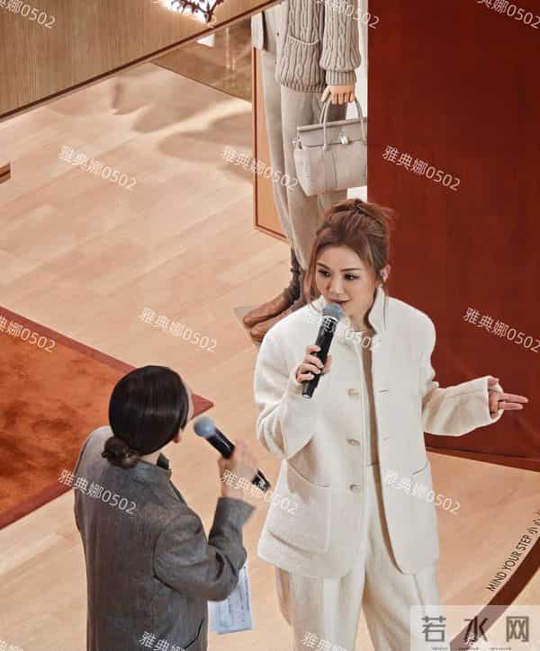 阿sa蔡卓妍本人没有网上夸的那么年轻,脸有点肿整感明显不够自然
